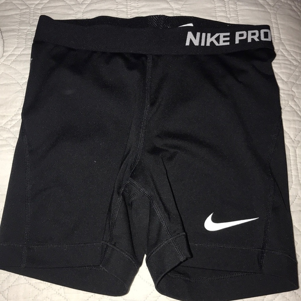 black nike pro shorts!!